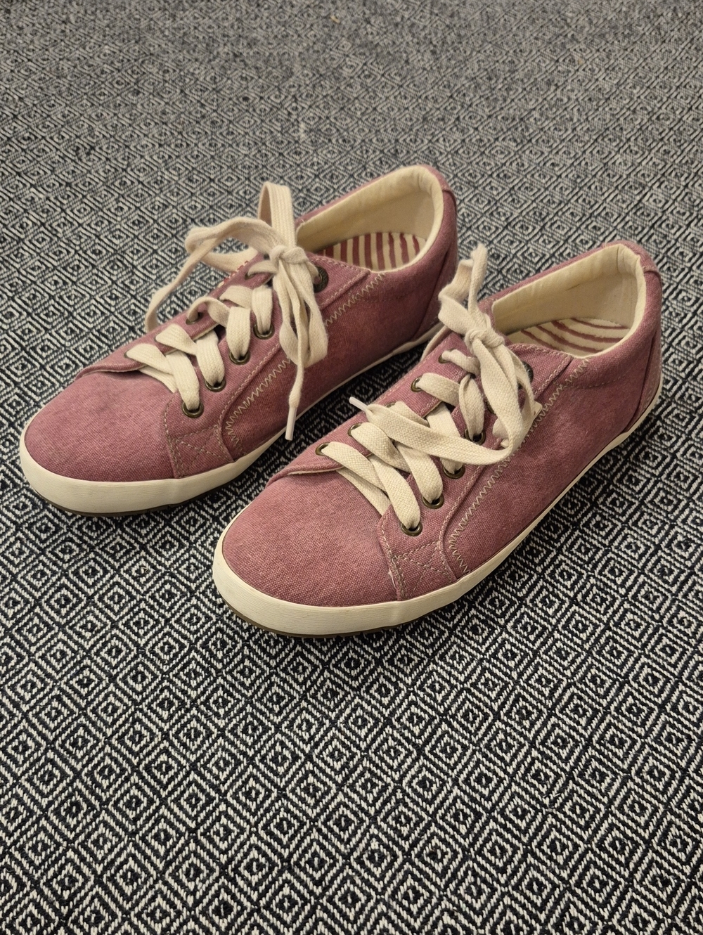 Taos Star "Washed Rose" Sneakers Size 8